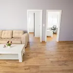 Lauc *