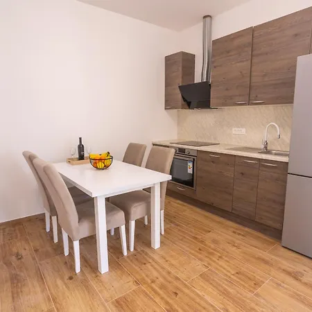 Lauc Apartament *